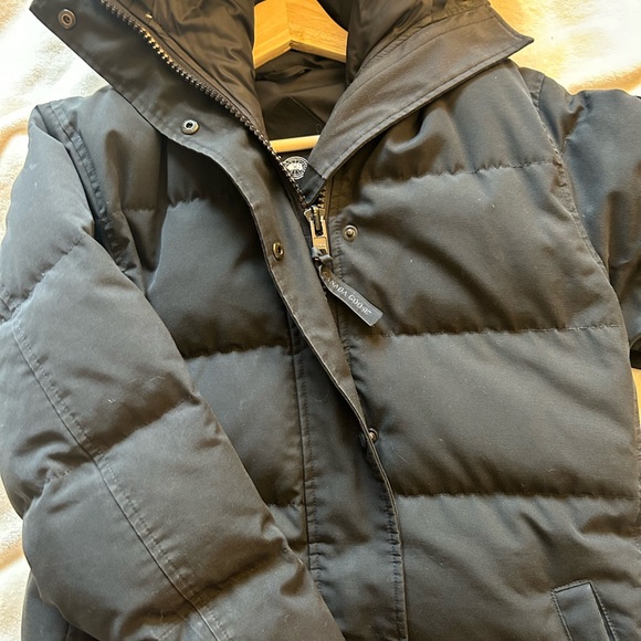 Woman’s Canada Goose Parka Jacket - Picture 3 of 10